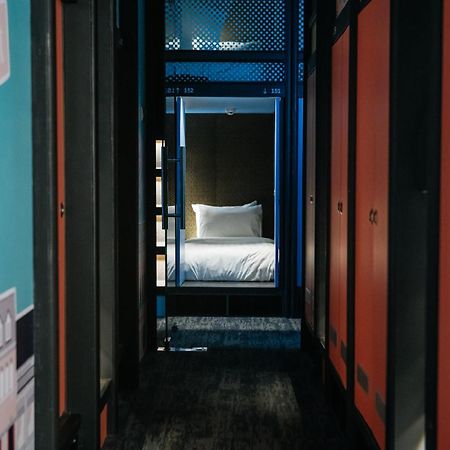 Capsuletransit Airside Klia T2 - Airport Hotel - International Departure Near To Transit Hall, Gate Q Sepang Exterior photo