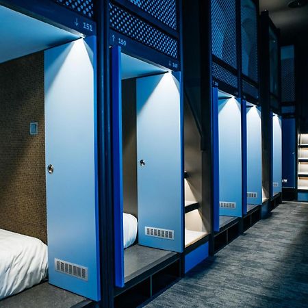 Capsuletransit Airside Klia T2 - Airport Hotel - International Departure Near To Transit Hall, Gate Q Sepang Exterior photo