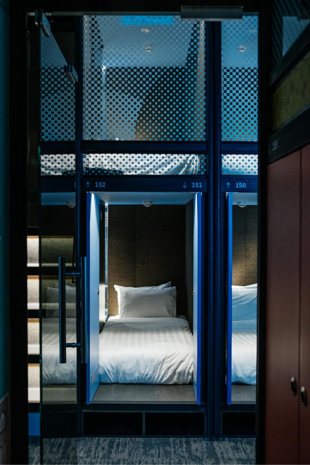 Capsuletransit Airside Klia T2 - Airport Hotel - International Departure Near To Transit Hall, Gate Q Sepang Exterior photo